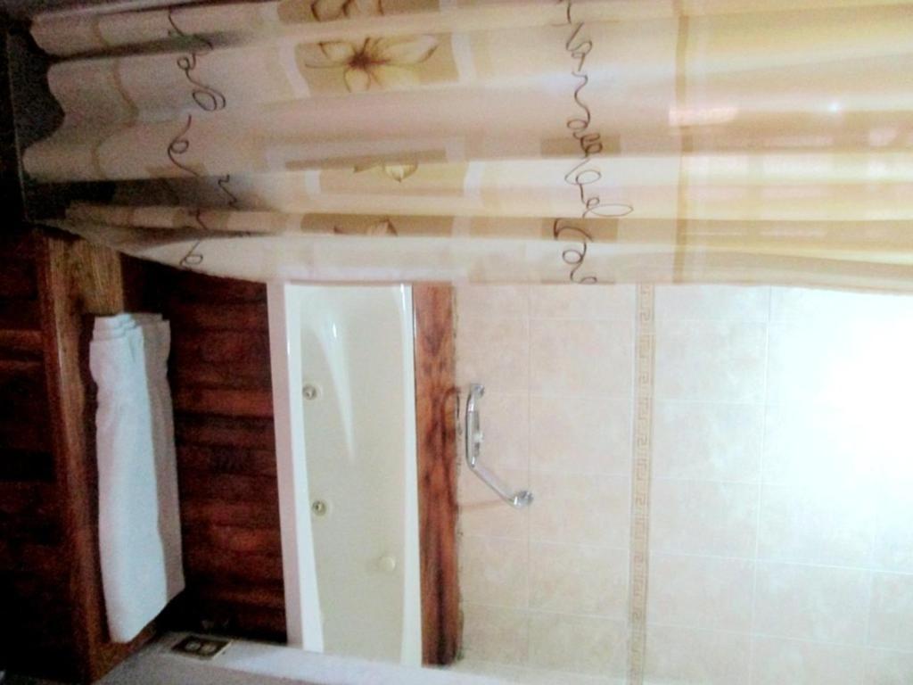 Hotel Guzman ヒリトゥラ 部屋 写真